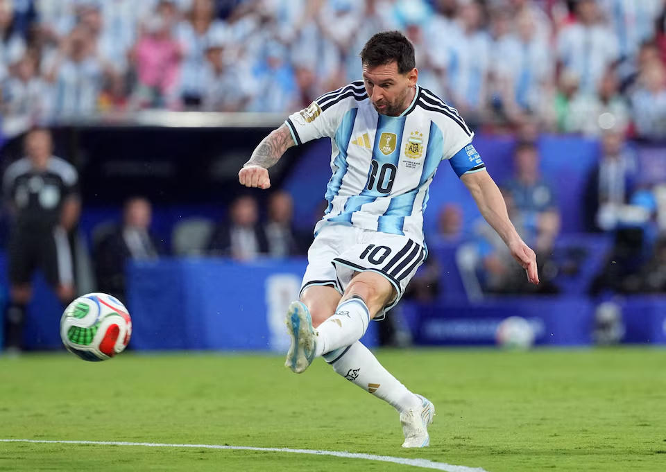 Messi trong trận đấu giữa Argentina và Algeria. Nguồn: Reuters.