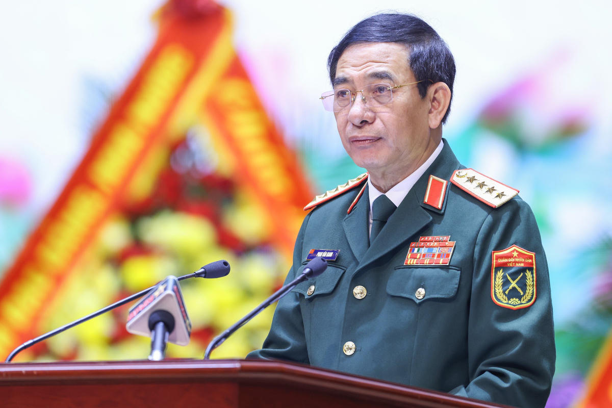 Đại tướng Phan Văn Giang - Ủy viên Bộ Chính trị, Phó Bí thư Quân ủy Trung ương, Phó Thủ tướng Chính phủ, Bộ trưởng Bộ Quốc phòng phát biểu tại Đại hội. Ảnh: Quang Vinh.