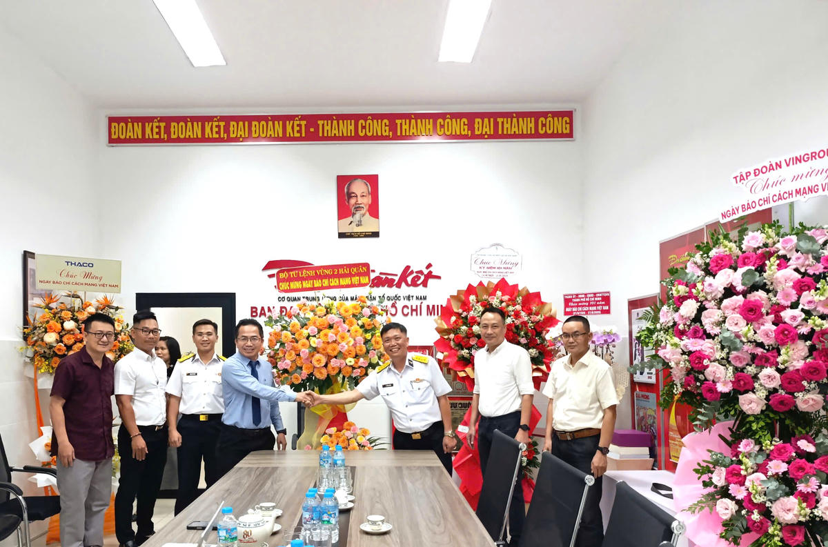 Bộ Tư lệnh Vùng 2 Hải quân chúc mừng Báo Đại đoàn kết nhân ngày Báo chí Cách mạng Việt Nam