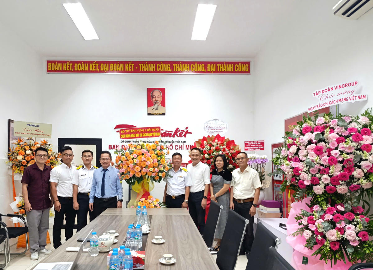 Bộ Tư lệnh Vùng 2 Hải quân chúc mừng Báo Đại đoàn kết nhân ngày Báo chí Cách mạng Việt Nam