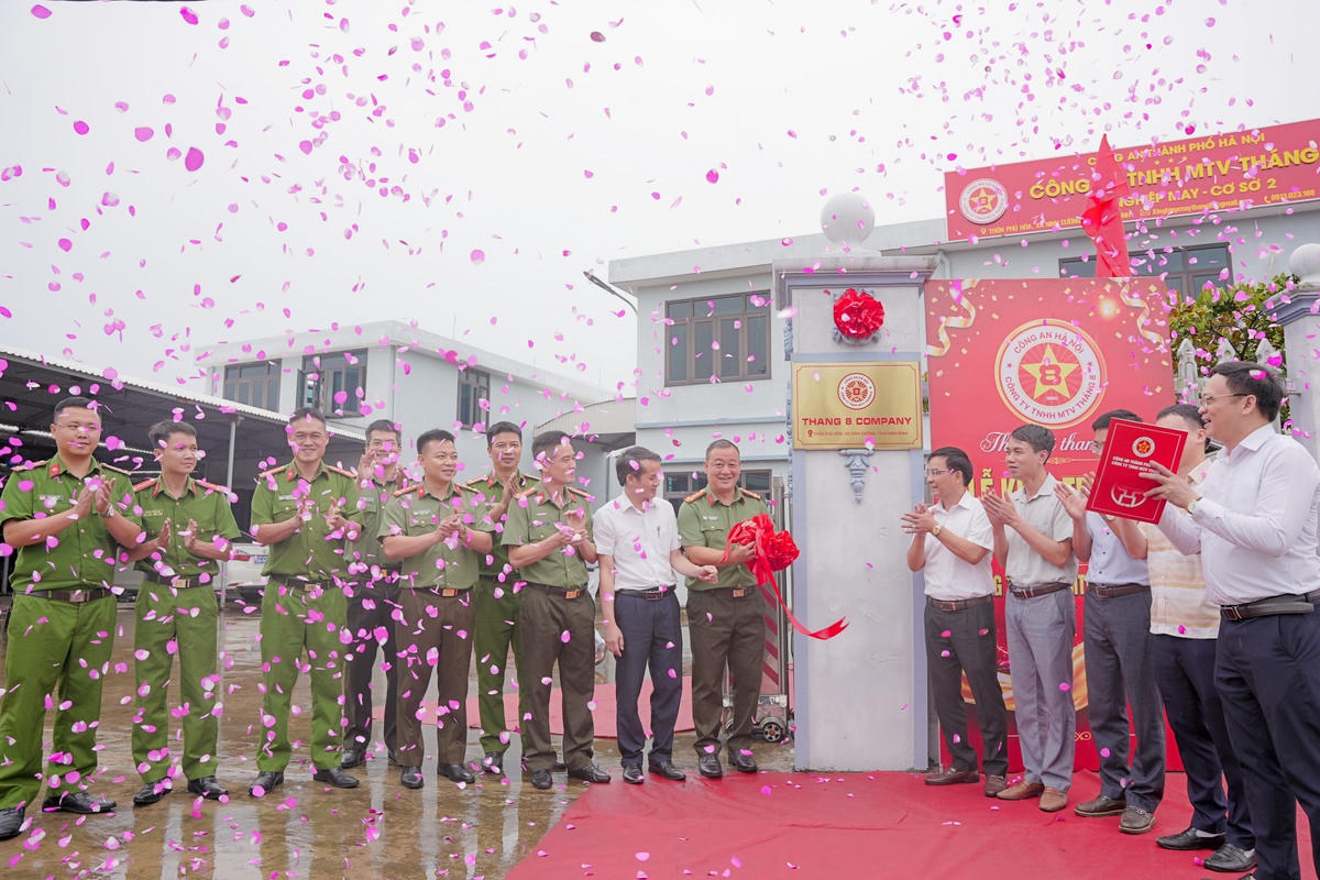 Lễ khai trương Xí nghiệp May – Cơ sở 2 của Công ty TNHH MTV Tháng Tám.