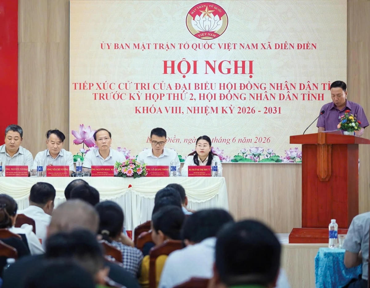 Quang cảnh buổi tiếp xúc cử tri.
