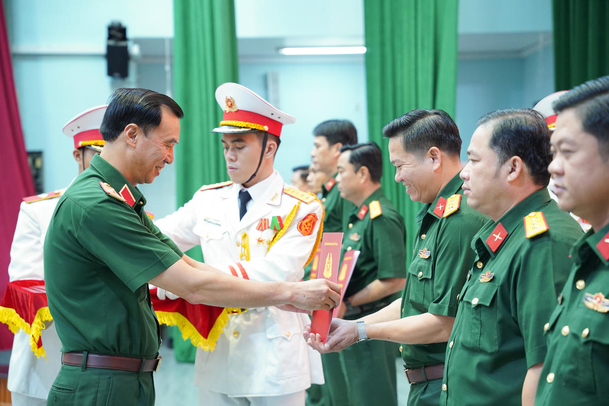 Đảng ủy Quân sự TPHCM thăng quân hàm cho 94 sĩ quan, quân nhân chuyên nghiệp