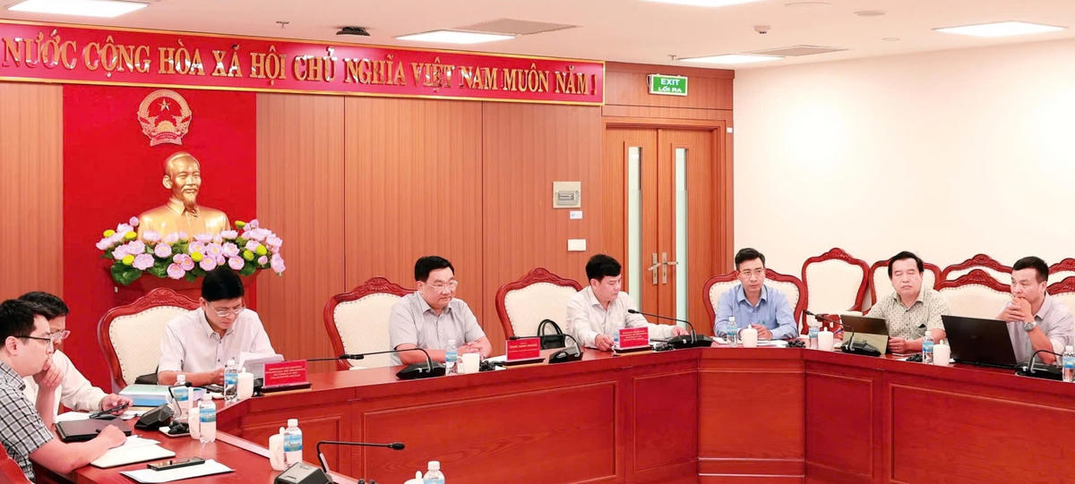 Quang cảnh buổi làm việc.