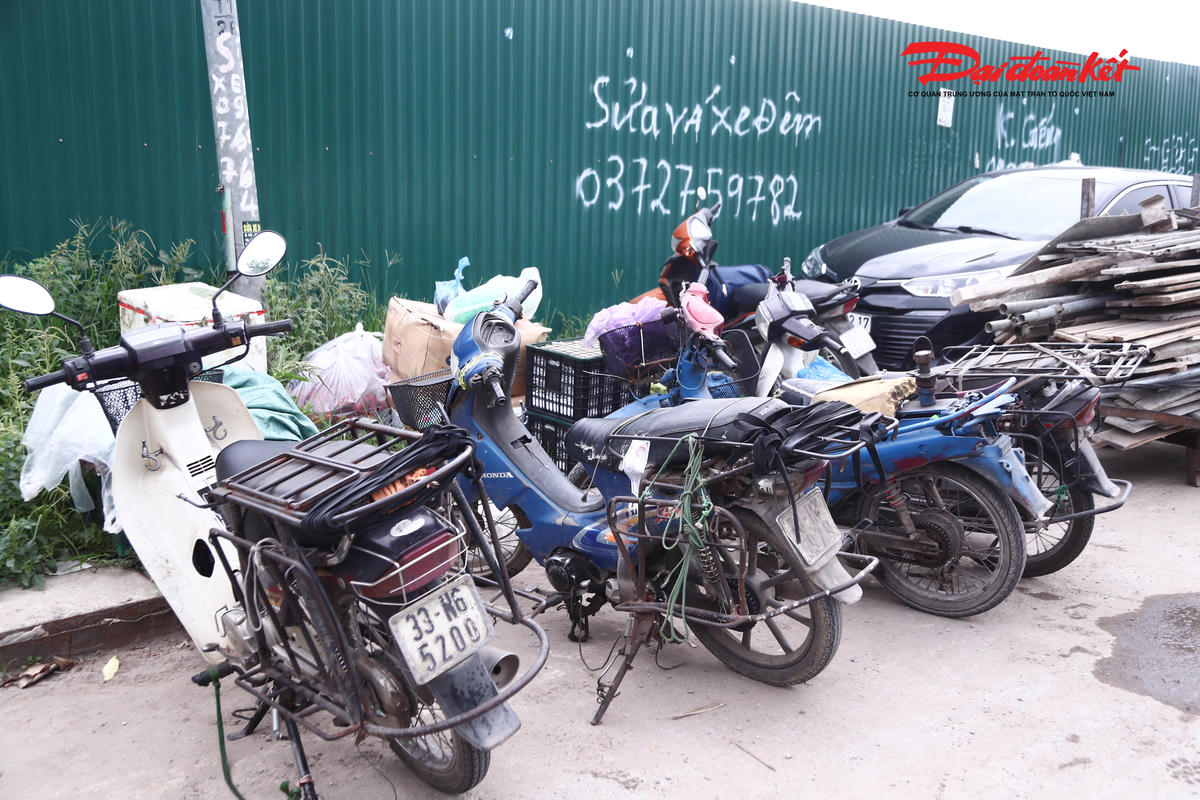 Hà Nội: CSGT xử lý nhiều trường hợp chở hàng cồng kềnh trên Đại lộ Thăng Long