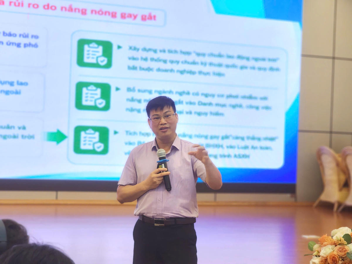 GS.TS Lê Quang Cảnh, Viện trưởng Viện Phát triển bền vững phân tích kết quả nghiên cứu. Ảnh: An Luých