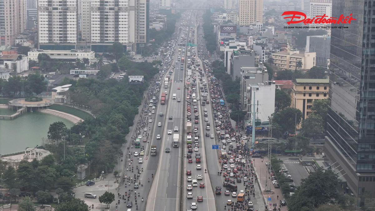 Sau 6 tháng, Hà Nội giải quyết 39/51 điểm ùn tắc giao thông.