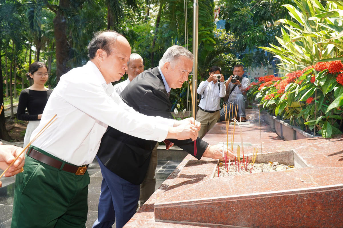 Hoa Kỳ cung cấp tư liệu giúp TP Hồ Chí Minh tìm kiếm 'hố chôn liệt sĩ' tại Công viên Lê Thị Riêng