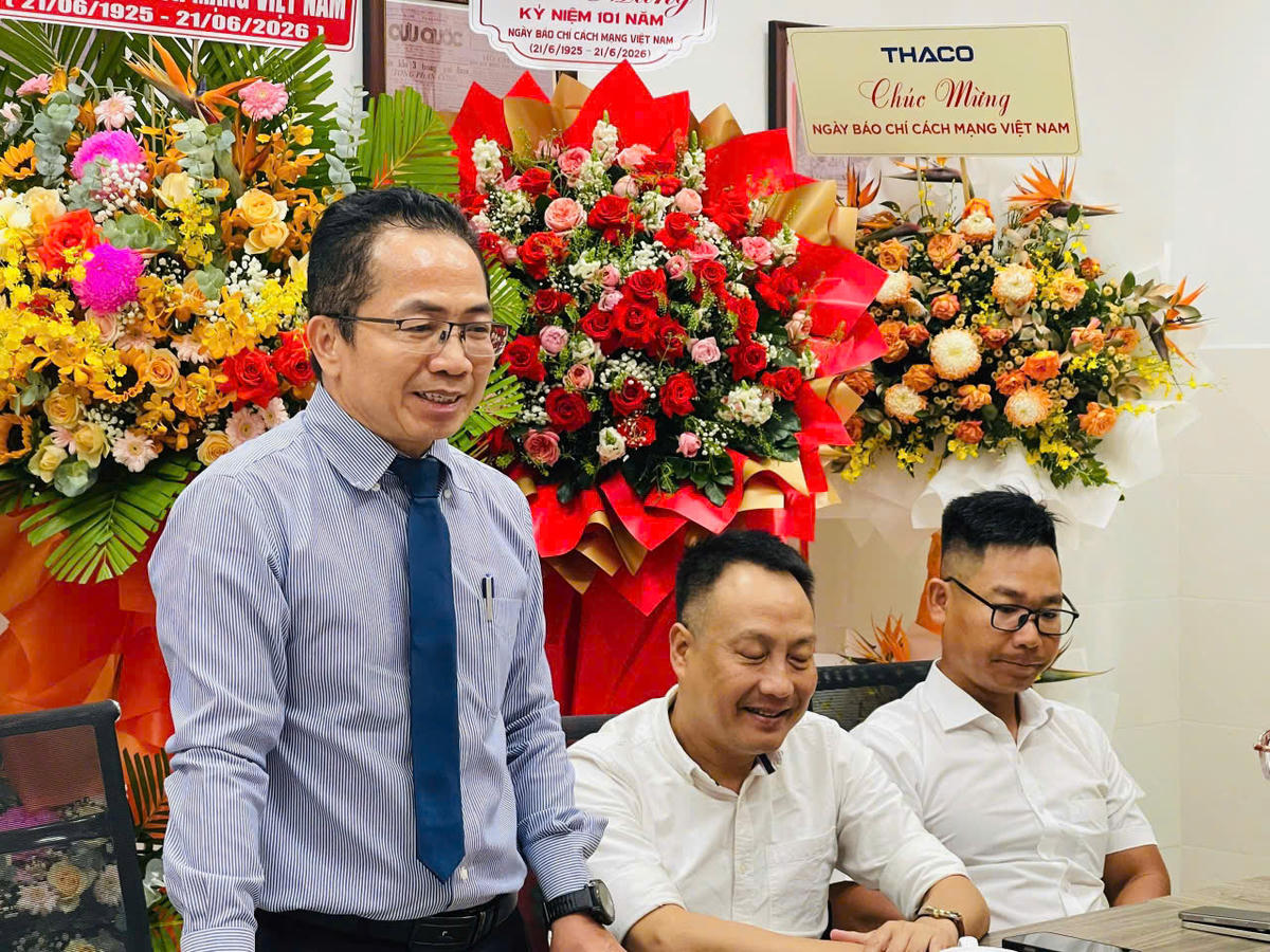 Nhà báo Chu Ninh, Trưởng Ban Đại diện Báo Đại Đoàn Kết thay mặt phát biểu cảm ơn đoàn đại biểu TP Hồ Chí Minh. Ảnh: Đ.Xá.