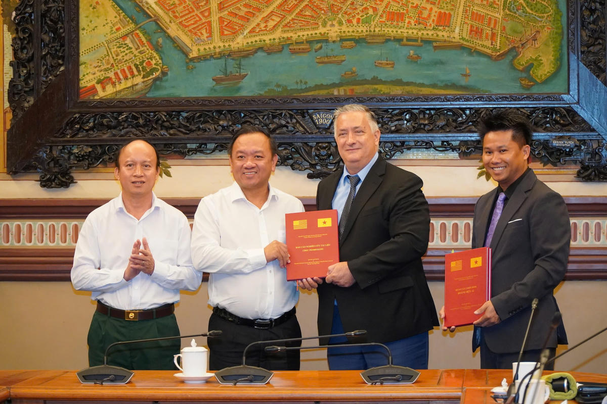 Hoa Kỳ cung cấp tư liệu giúp TP Hồ Chí Minh tìm kiếm 'hố chôn liệt sĩ' tại Công viên Lê Thị Riêng