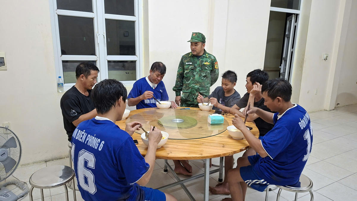 Đồn Biên phòng Đảo Trần sẽ hỗ trợ điều kiện tốt nhất cho các ngư dân trong thời gian lưu trú tại đơn vị.