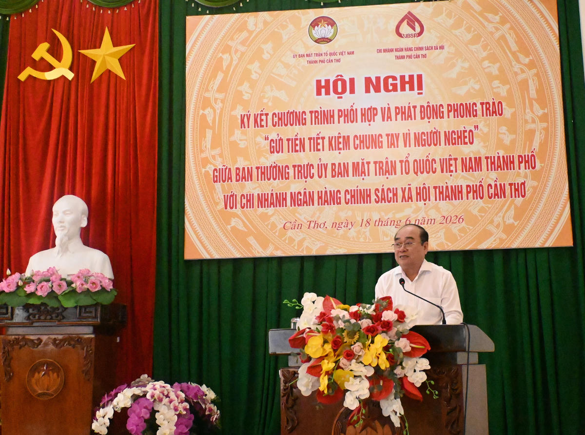 Ông Trần Văn Chính – Phó Chủ tịch thường trực Ủy ban MTTQ Việt Nam TP Cần Thơ phát biểu tại buổi lễ. Ảnh Hồng Thắm