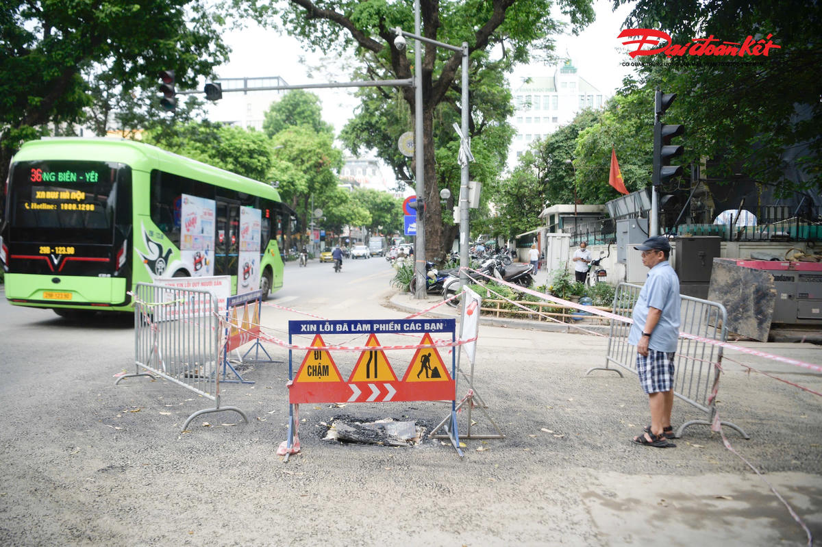 Dự án chống ngập được báo cáo 'hoàn thành', phố Quang Trung vẫn ngổn ngang