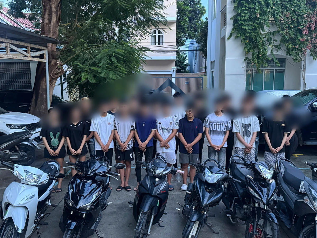 Nhóm thanh thiếu niên gây rối trật tự tại cơ quan điều tra. Ảnh: CA Đà Nẵng.