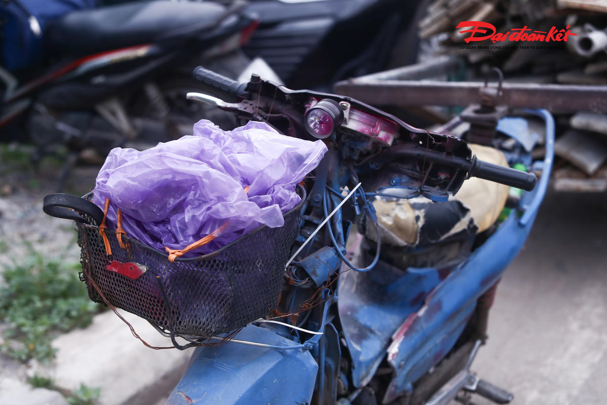 Hà Nội: CSGT xử lý nhiều trường hợp chở hàng cồng kềnh trên Đại lộ Thăng Long