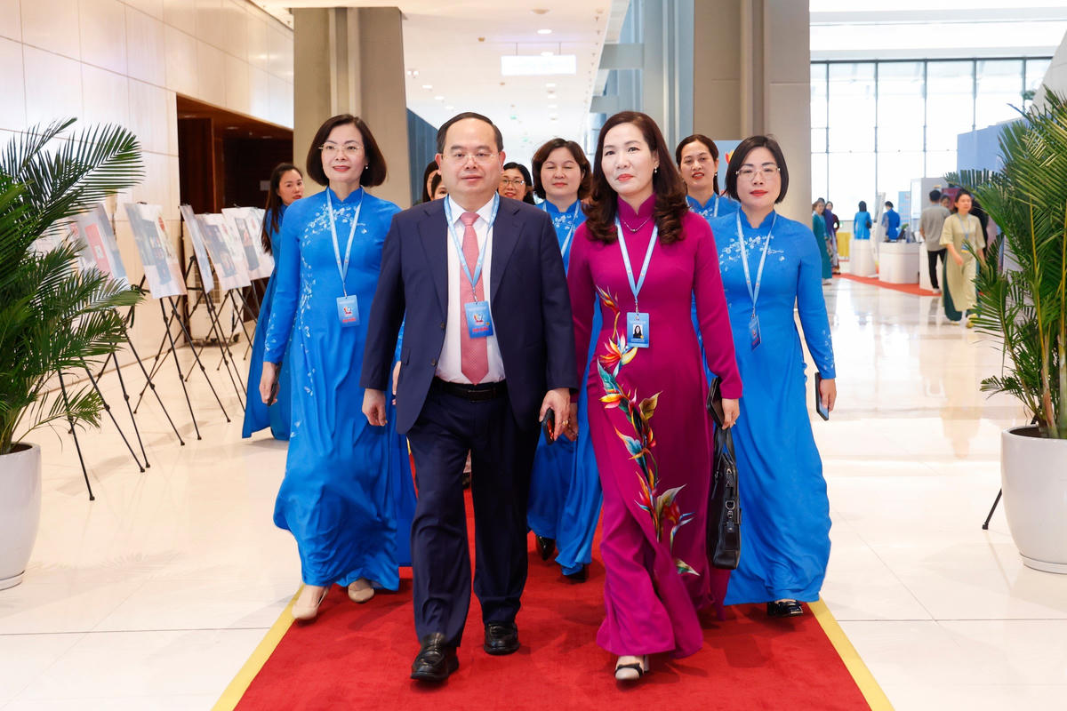 Ông Quản Minh Cường, Bí thư tỉnh ủy Quảng Ninh cùng đoàn đại biểu của tỉnh tại Đại hội đại biểu toàn quốc Hội Phụ nữ Việt Nam khóa XIV, nhiệm kỳ 2026 - 2031. Ảnh: Quang Vinh