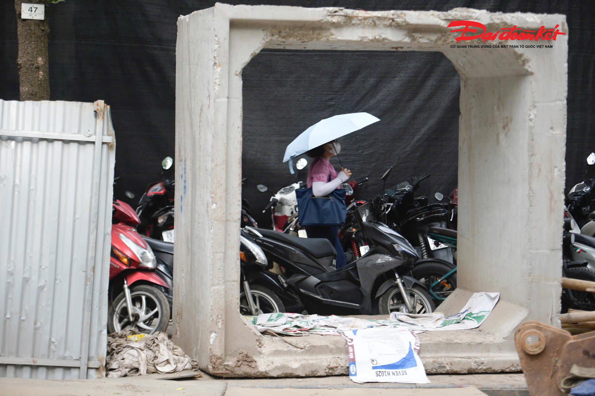 Dự án chống ngập được báo cáo 'hoàn thành', phố Quang Trung vẫn ngổn ngang