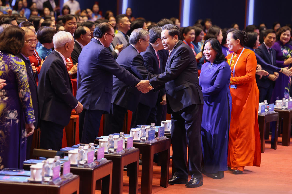 Chủ tịch Quốc hội Trần Thanh Mẫn, Chủ tịch Ủy ban Trung ương MTTQ Việt Nam Bùi Thị Minh Hoài cùng các đại biểu dự Đại hội. Ảnh: Quang Vinh