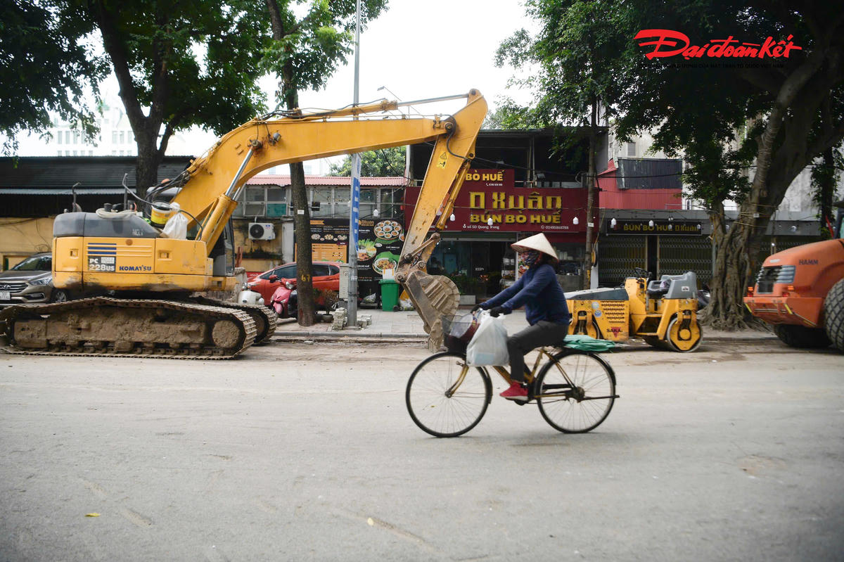 Dự án chống ngập được báo cáo 'hoàn thành', phố Quang Trung vẫn ngổn ngang
