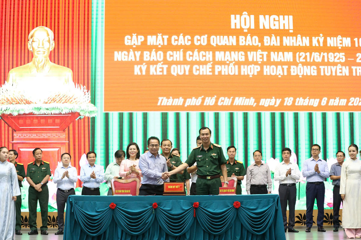 Bộ Tư lệnh TP Hồ Chí Minh ký kết quy chế phối hợp hoạt động tuyên truyền với các cơ quan báo chí