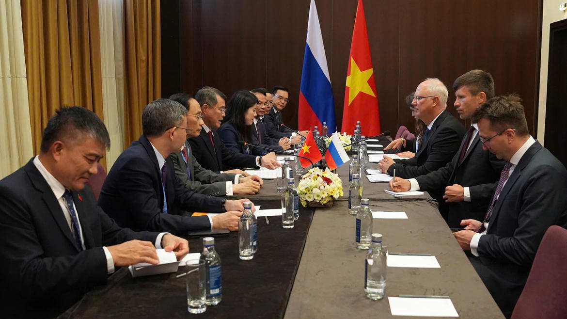 Thủ tướng Chính phủ Lê Minh Hưng tiếp Tổng Giám đốc Quỹ Đầu tư trực tiếp Nga Kiril Dmitriev. Ảnh: TTXVN