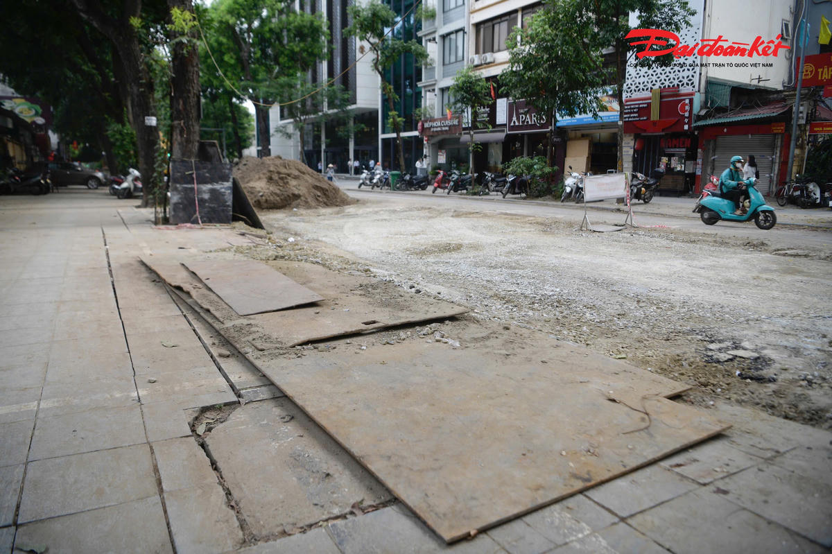 Dự án chống ngập được báo cáo 'hoàn thành', phố Quang Trung vẫn ngổn ngang