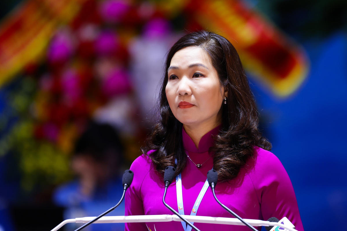 Bà Nguyễn Thị Hạnh, Trưởng Ban Tuyên giáo và Dân vận Tỉnh ủy Quảng Ninh phát biểu tham luận tại Đại hội đại biểu phụ nữ toàn quốc lần thứ XIV, nhiệm kỳ 2026-2031. Ảnh: Quang Vinh