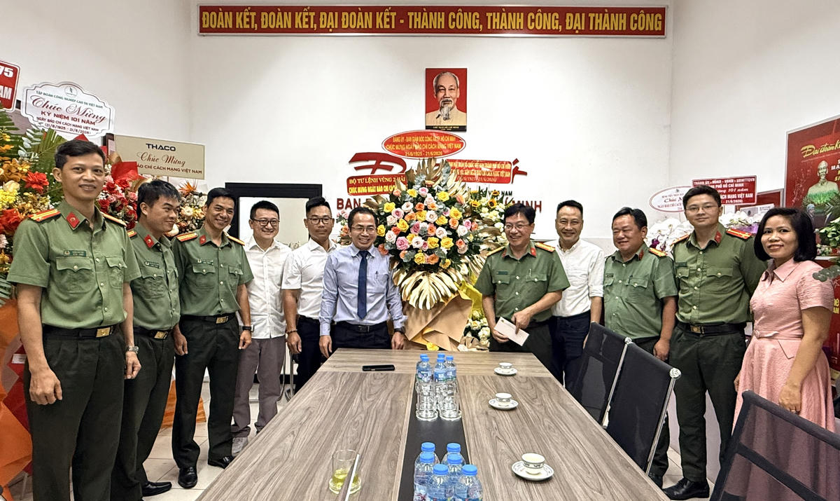 Đoàn đại biểu TP Hồ Chí Minh thăm, chúc mừng Báo Đại đoàn kết nhân ngày Báo chí Cách mạng Việt Nam