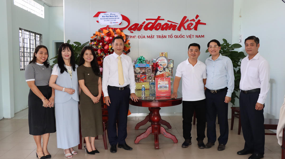Đoàn Học viện Chính trị khu vực IV do PGS.TS Ngô Tuấn Nghĩa, Giám đốc Học viện, làm Trưởng đoàn, đã gửi lời chúc mừng tập thể lãnh đạo, phóng viên của văn phòng; đồng thời bày tỏ mong muốn tiếp tục tăng cường phối hợp trong công tác tuyên truyền, nghiên cứu khoa học, đào tạo và bồi dưỡng cán bộ.