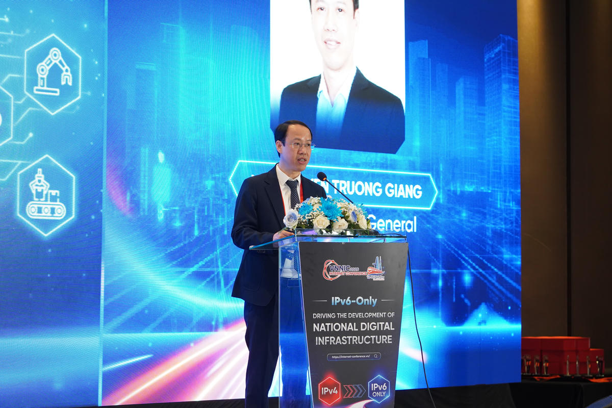 Ông Nguyễn Trường Giang, Quyền Giám đốc VNNIC phát biểu tại hội nghị. Ảnh: BTC.