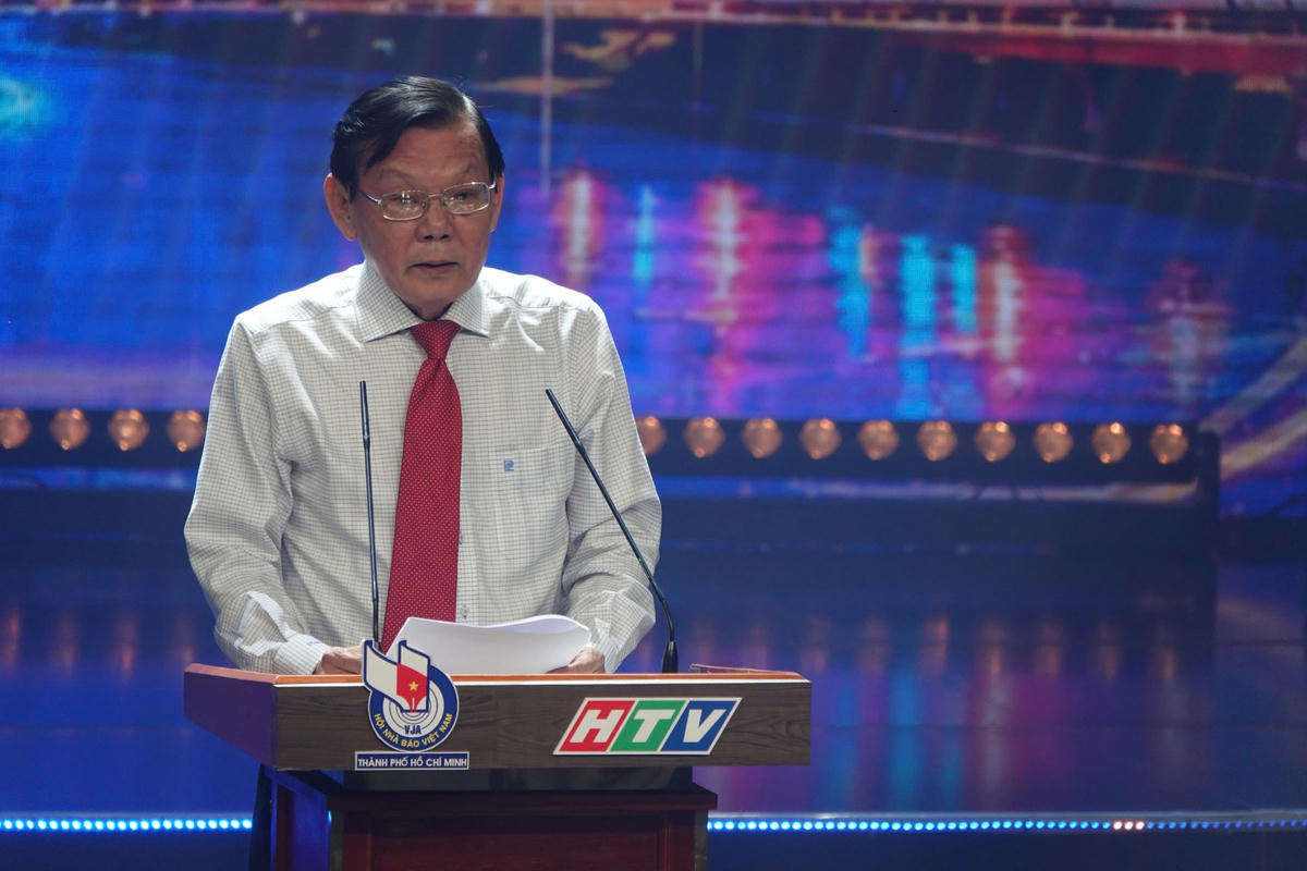 Chủ tịch Hội Nhà báo TP Hồ Chí Minh Nguyễn Tấn Phong phát biểu. Ảnh: T.Luân.
