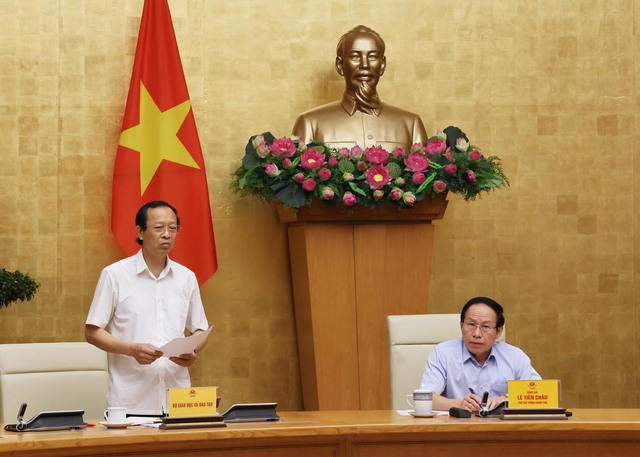 Thứ trưởng Bộ Giáo dục và Đào tạo Phạm Ngọc Thưởng báo cáo - Ảnh: VGP/Thu Sa.