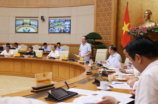 Phó Thủ tướng: Các địa phương phải chủ động chuẩn bị đội ngũ giáo viên, cơ sở vật chất, trang thiết bị dạy học để khi công trình hoàn thành có thể đưa vào vận hành ngay- Ảnh: VGP/Thu Sa.