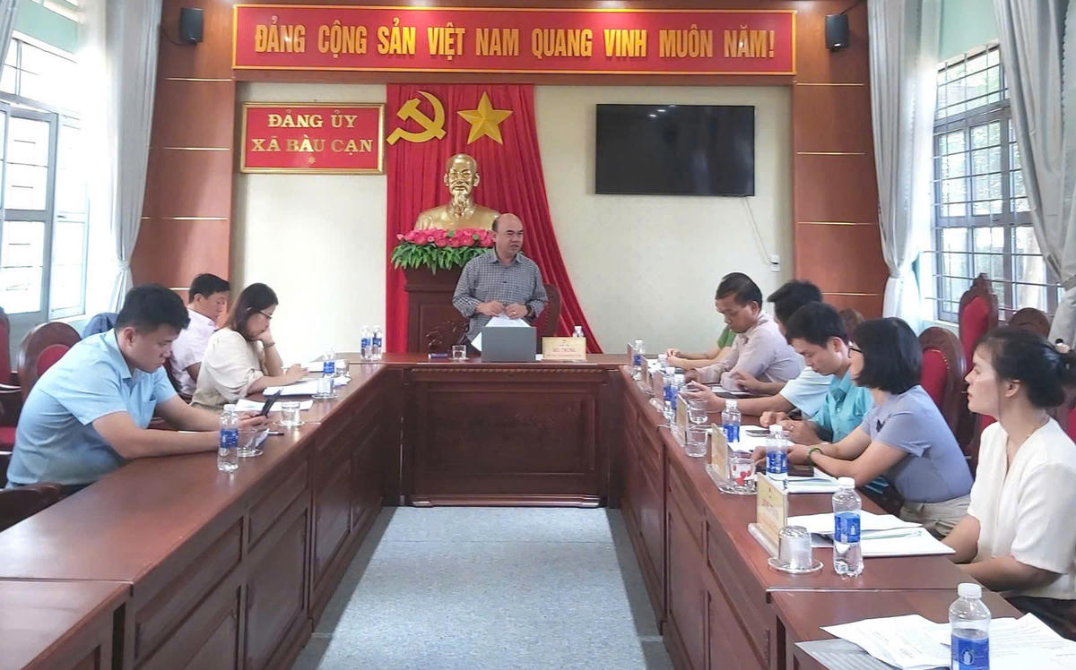 Quang cảnh buổi làm việc. Ảnh: ĐS.