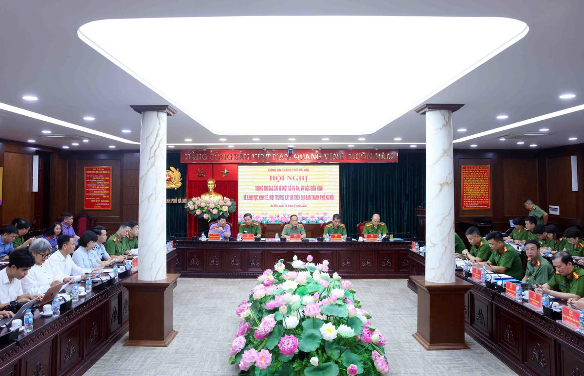 Quang cảnh buổi họp báo.