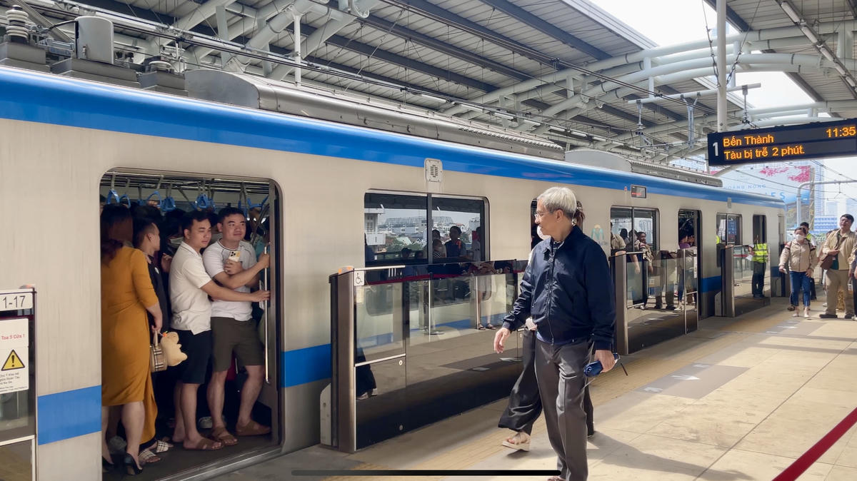 TP Hồ Chí Minh đang kết hợp nhiều giải pháp để khuyến khích người dân sử dụng giao thông công cộng. Ảnh: Đ.Xá.