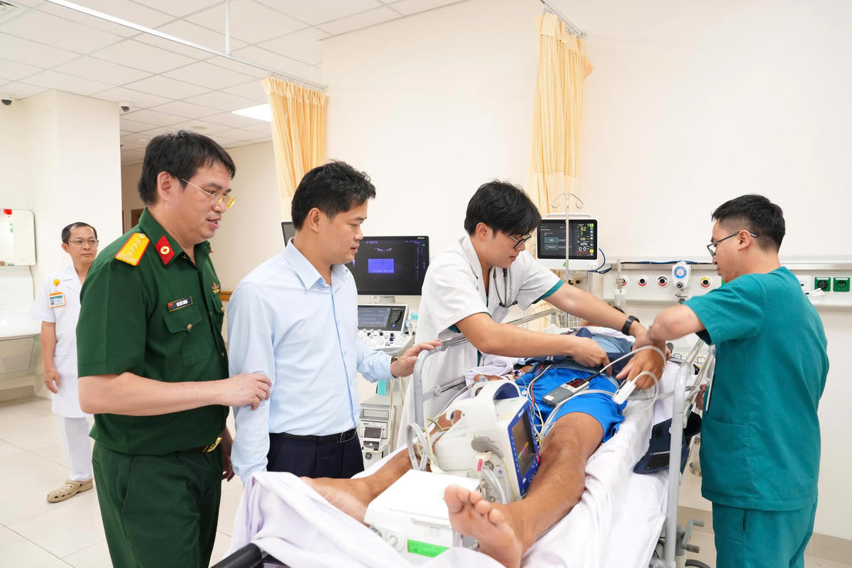 Tại Bệnh viện Quân y 175, bệnh nhân tiếp tục được tầm soát tổn thương, thực hiện các xét nghiệm chuyên sâu. Ảnh: BV