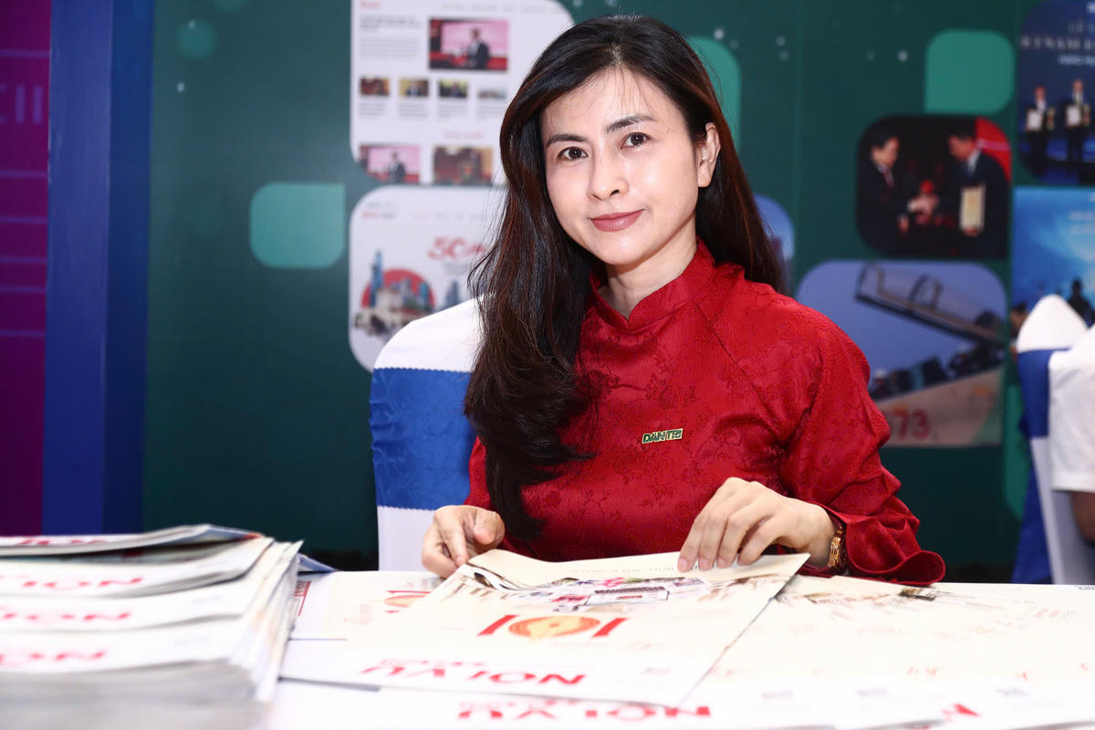 Hoạt động trưng bày các gian hàng của các cơ quan báo chí cũng là dịp để trao đổi kinh nghiệm, thúc đẩy đổi mới sáng tạo, chuyển đổi số. Ảnh: Lê Khánh.