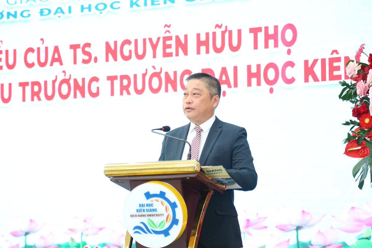Tiến sĩ Nguyễn Hữu Thọ phát biểu tại hội nghị. Ảnh: Thanh Tiến