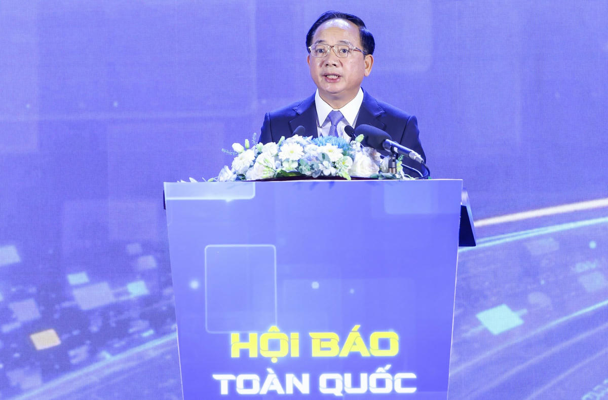 Đồng chí Trịnh Văn Quyết, Ủy viên Bộ Chính trị, Bí thư Trung ương Đảng, Trưởng Ban Tuyên giáo và Dân vận Trung ương phát biểu tại lễ khai mạc Hội báo toàn quốc 2026 - Ảnh Quang Vinh.