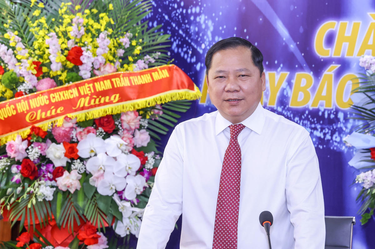 Phó Chủ tịch Nguyễn Phi Long phát biểu tại buổi gặp mặt.