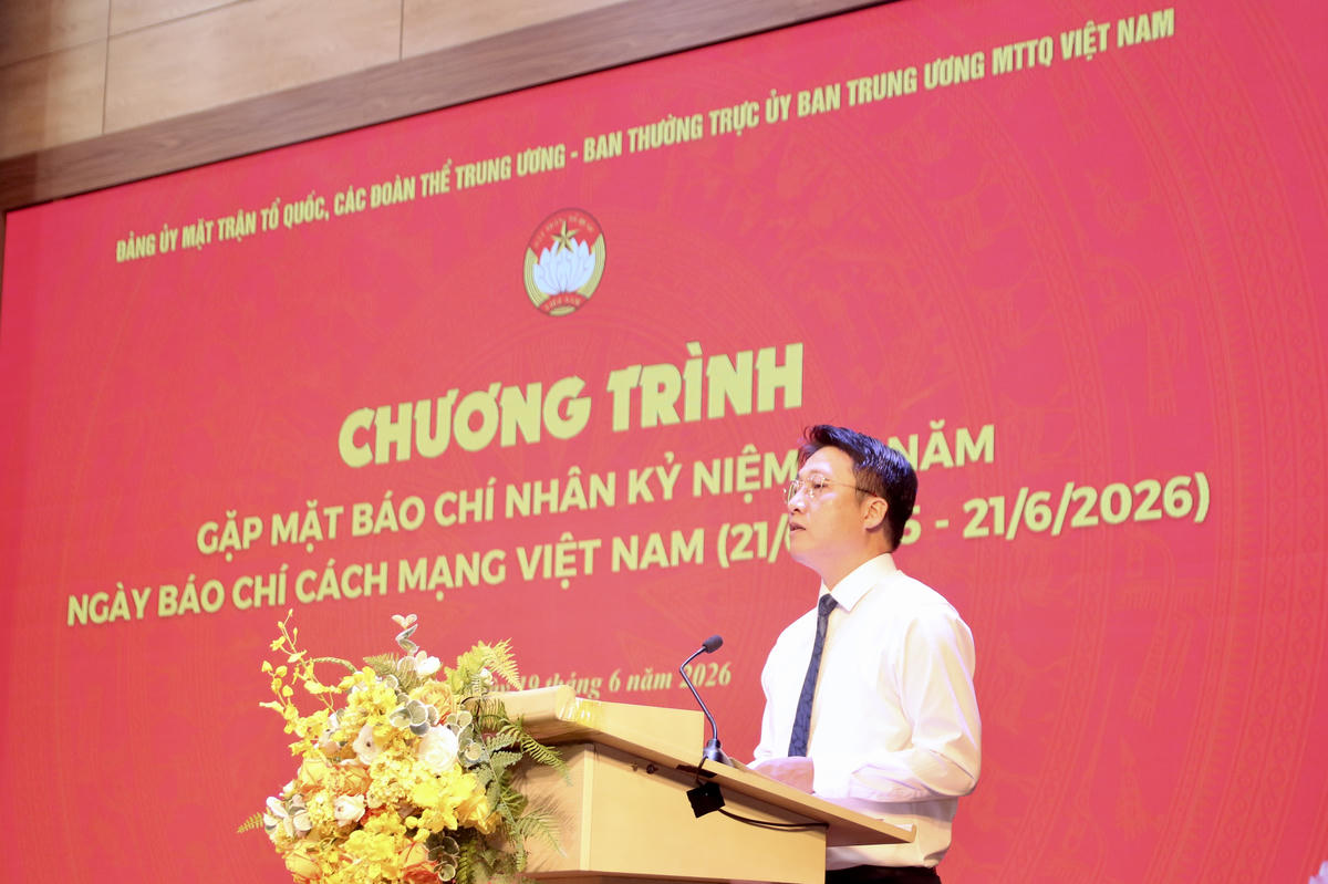 Nhà báo Nguyễn Văn Dũng – Phó Bí thư Đảng ủy, Phó Tổng Biên tập Báo Đại đoàn kết phát biểu tại chương trình. Ảnh: Tiến Đạt.