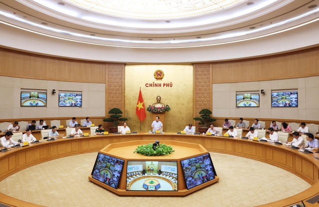 Phó Thủ tướng yêu cầu Chủ tịch UBND các tỉnh có cam kết bằng văn bản về tiến độ hoàn thành dự án, gửi Bộ Giáo dục và Đào tạo trước ngày 22/6 - Ảnh: VGP/Thu Sa.