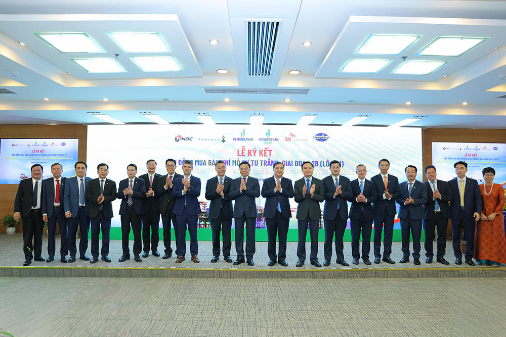 Các đại biểu tại buổi lễ.