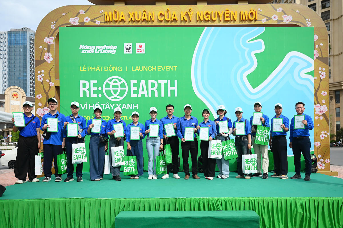 Bảo vệ Hồ Tây không còn là trách nhiệm của riêng một cơ quan, một tổ chức nào, mà đòi hỏi sự chung tay mạnh mẽ của toàn xã hội. Ảnh: NN