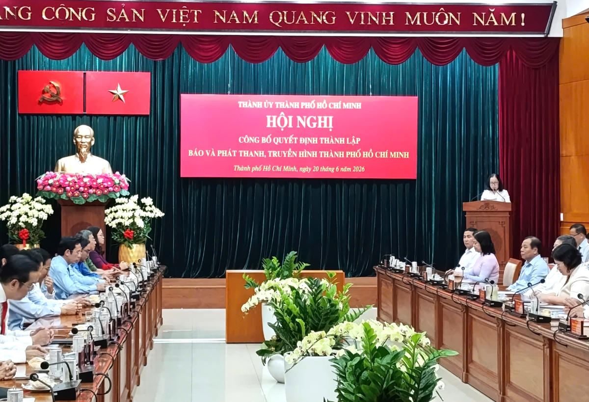 Phó Trưởng Ban Thường trực Ban Tổ chức Thành ủy TP Hồ Chí Minh Thái Thị Bích Liên đã công bố quyết định thành lập và các quyết định bổ nhiệm nhân sự. Ảnh: T.Luân.