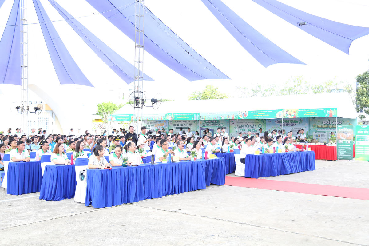Các đại biểu tham dự ngày hội. Ảnh: Thanh Tiến