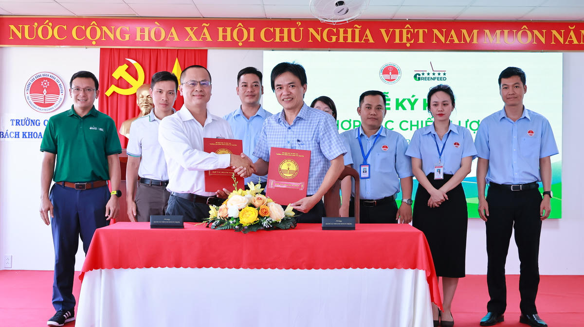 Trường Cao đẳng Bách khoa Tây Nguyên ký kết hợp tác đào tạo với Tập đoàn GreenFeed Việt Nam nhằm triển khai chương trình “Kỹ sư thực hành Chăn nuôi - Thú y”.
