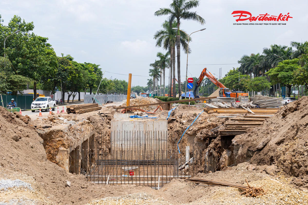 Dự án cải tạo tuyến kênh Thụy Phương là một trong 7 dự án chống ngập khẩn cấp của TP Hà Nội nhằm nâng cao năng lực tiêu thoát nước khu vực phía Tây Bắc thành phố. Dự án được UBND TP Hà Nội phê duyệt đầu tư ngày 9/2/2026 với tổng mức đầu tư 920,6 tỷ đồng từ ngân sách thành phố, triển khai trên địa bàn các phường Đông Ngạc, Xuân Đỉnh và Nghĩa Đô.