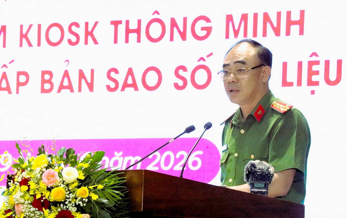 Đại tá Trần Hồng Phú - Phó Bí thư Đảng uỷ, Phó Cục trưởng Cục Cảnh sát quản lý hành chính về trật tự xã hội, Bộ Công an